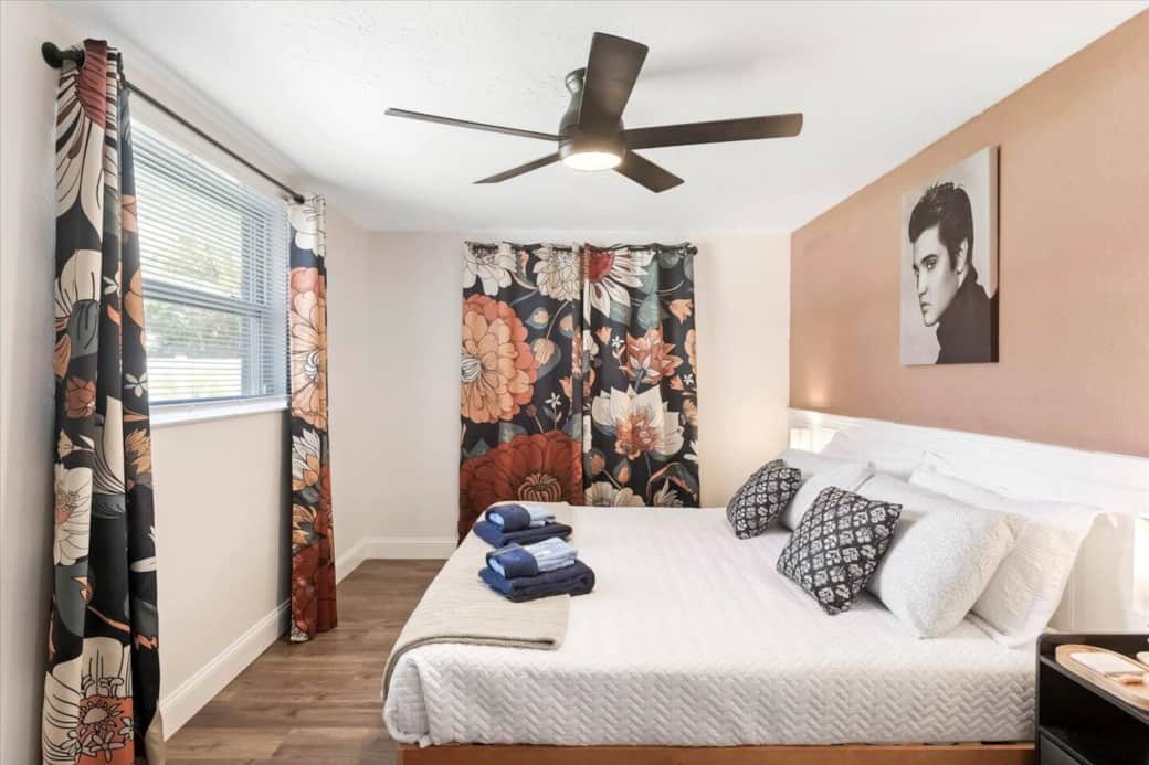 The Elvis Room – “A Hunk-a Hunk-a Cozy Love!”
Sleep like The King in this rock ’n’ roll retreat featuring your choice of King or twin beds and a soothing Sleep Bar.