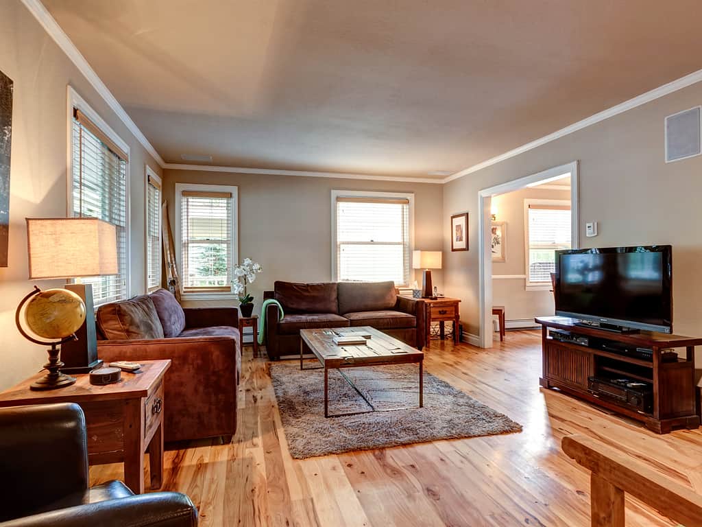 Comfortable living room with Cable TV and fireplace
