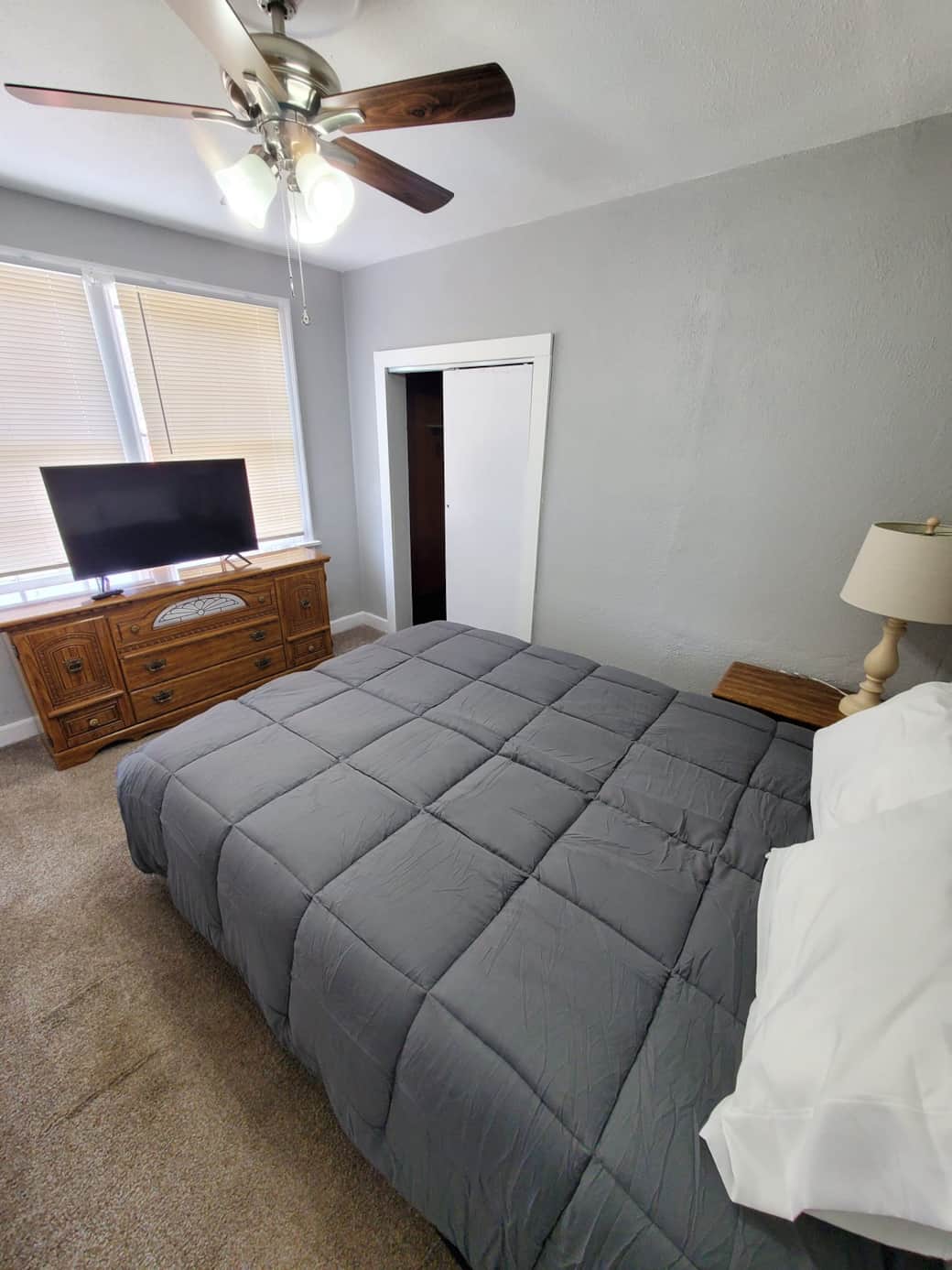 bedroom/closet bedroom/closet