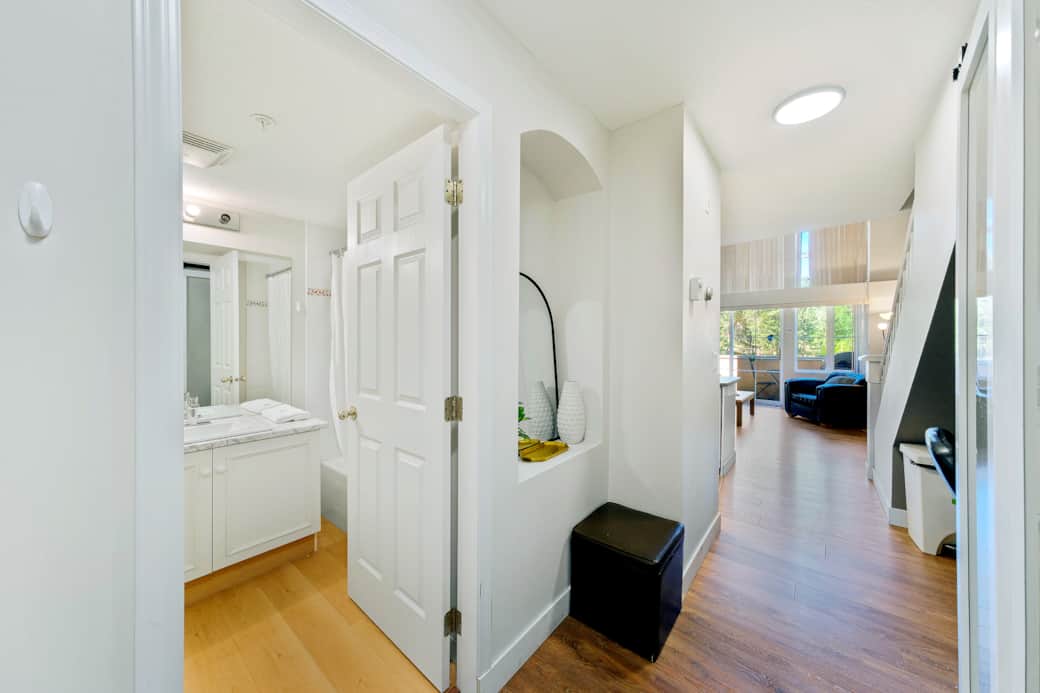 Unit 317 Entry