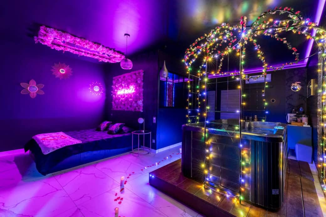 la suite avec le jacuzzi privatif dans la chambre la suite avec le jacuzzi privatif dans la chambre