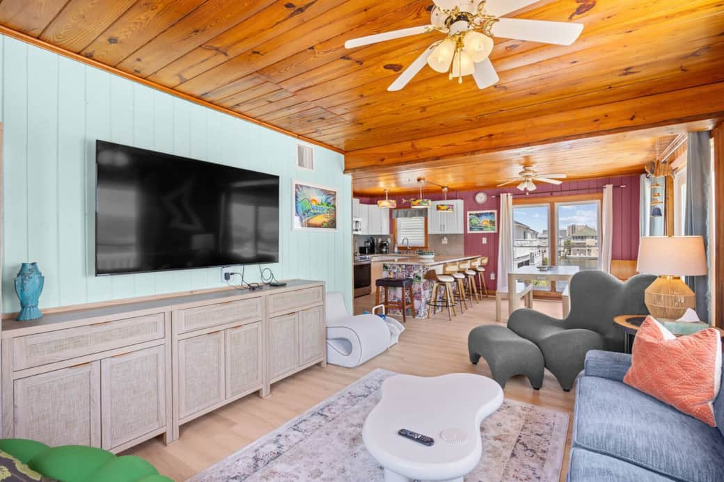2nd floor: living room area
