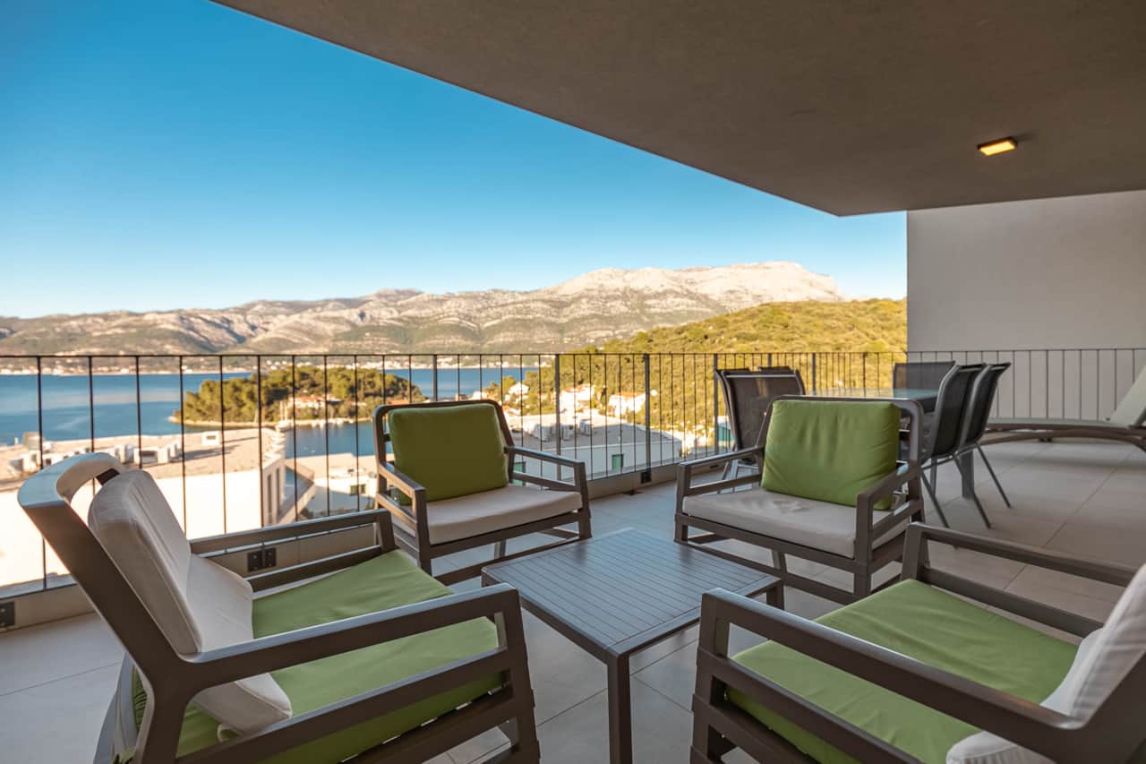 O4 Patio 1 -2
