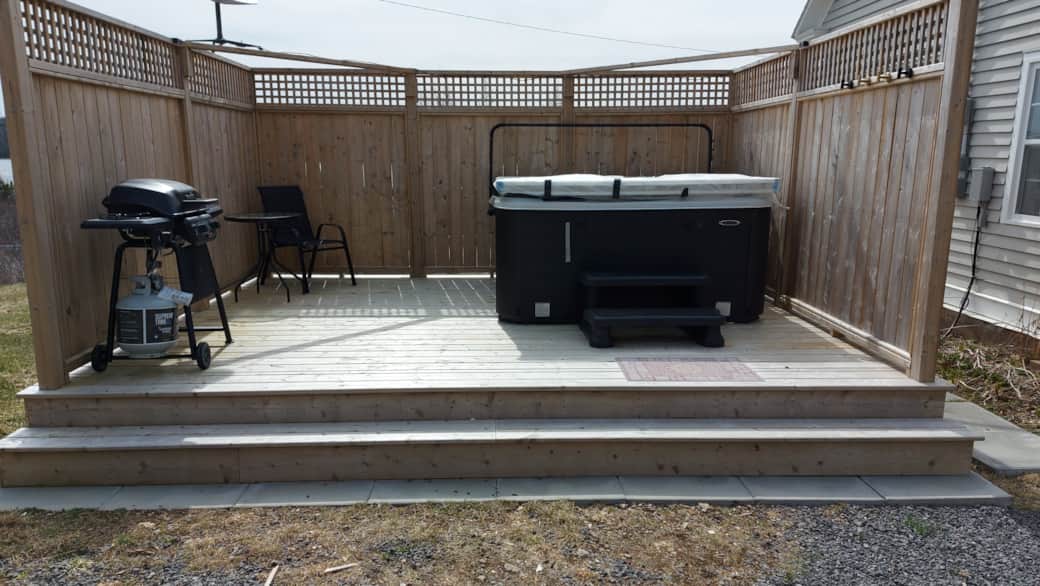 Hottub and BBQ