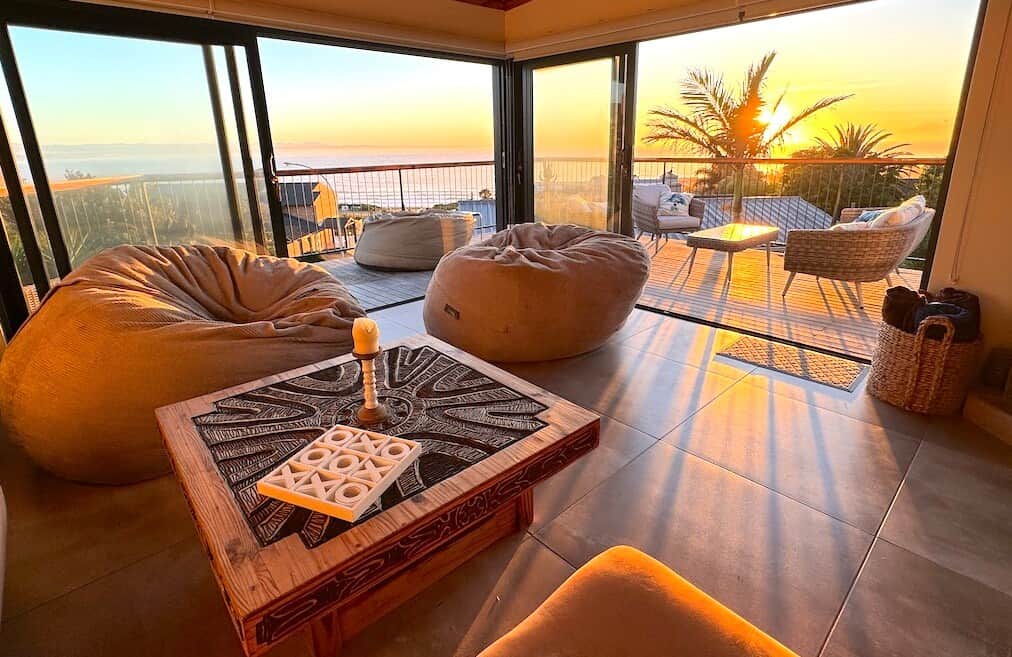 Sunroom with amazing views over the bay - perfect spot to watch the sunrise Sunroom with amazing views over the bay - perfect spot to watch the sunrise
