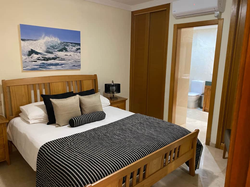 Main Bedroom with en suite bathroom