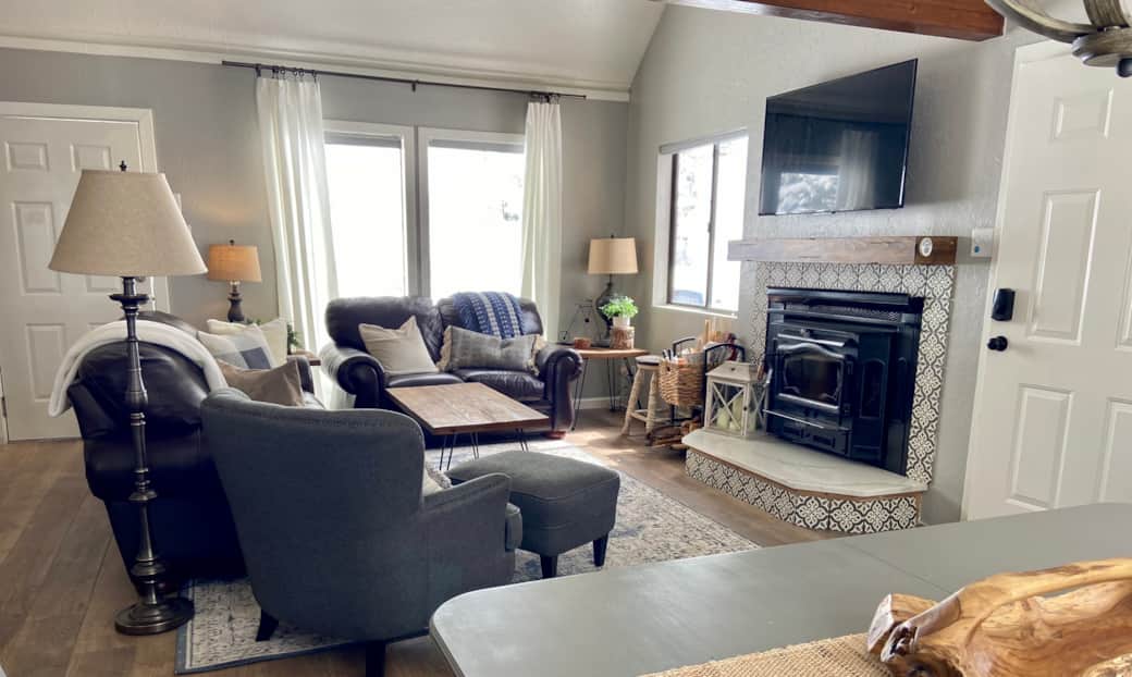 Living Room/Wood-burning Fireplace