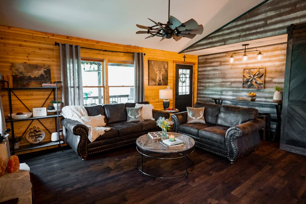 COZY UP IN THE FAMILY ROOM AND STREAM YOUR FAVORITE SHOWS ON THE 60 INCH SMART TV