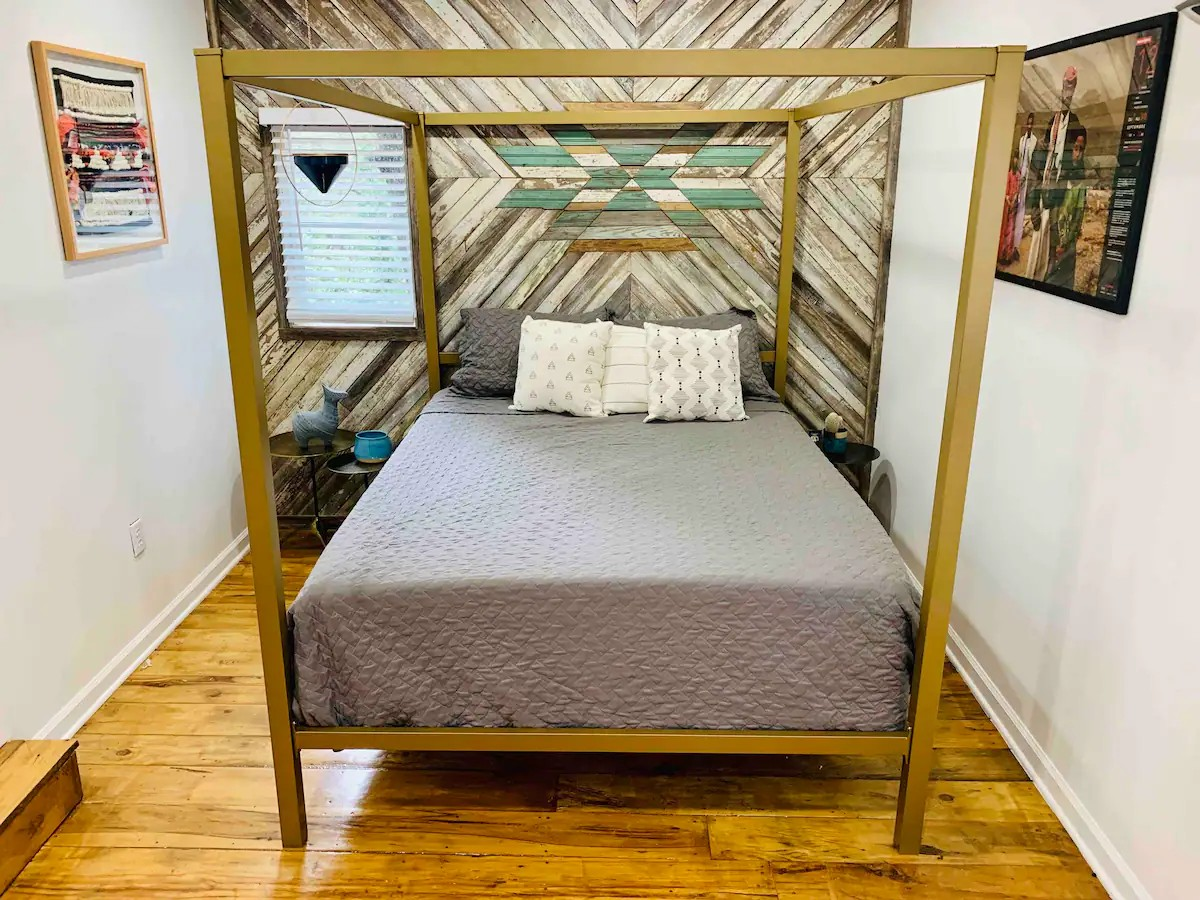 1x Queen Bed