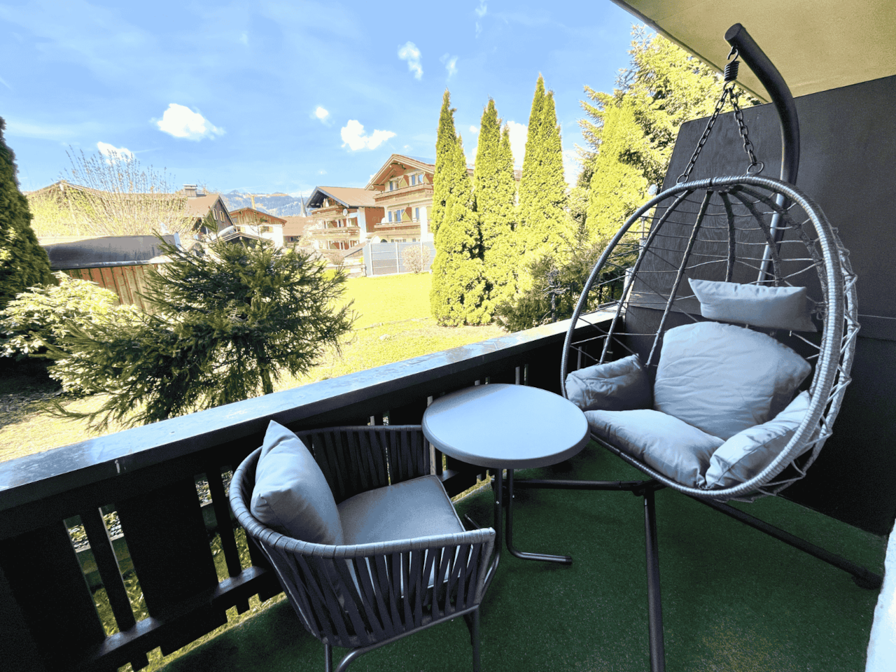 West-facing balcony for evening sunbeams
