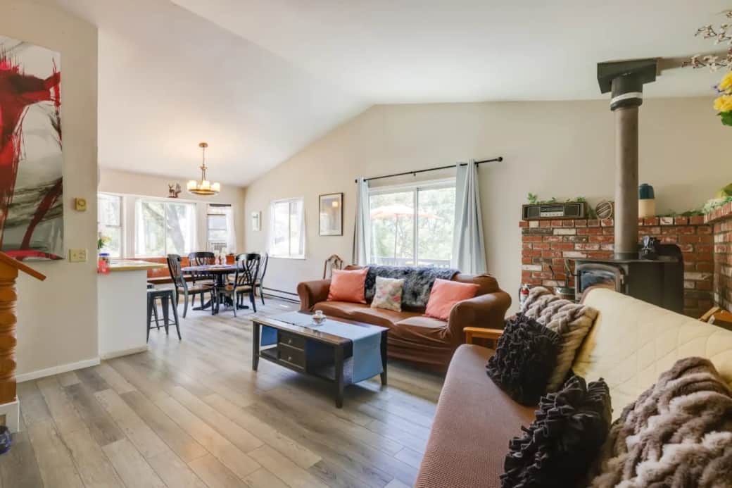 Cabin_near_yosemite_living_room