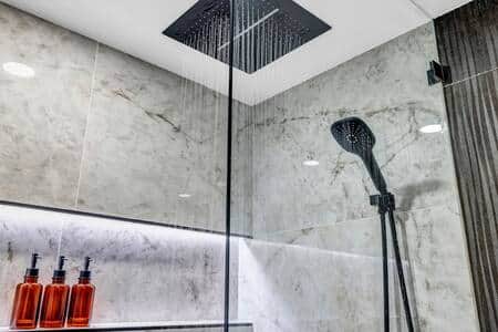 Ceiling-mounted thermostatic rain shower with additional handheld shower
