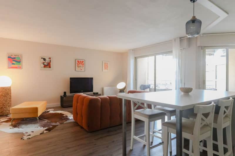 Cagnes-centre : 2 chambres, vue village & parking, Cagnes-sur-Mer