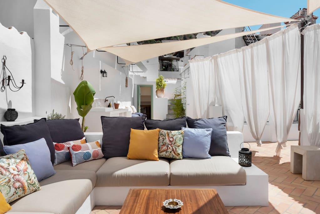 Maha – AMARA romantic terrace retreat