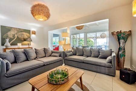 Salon cosy de la Villa Petite Perl, idéal pour les familles ou les groupes d'amis Salon cosy de la Villa Petite Perl, idéal pour les familles ou les groupes d'amis