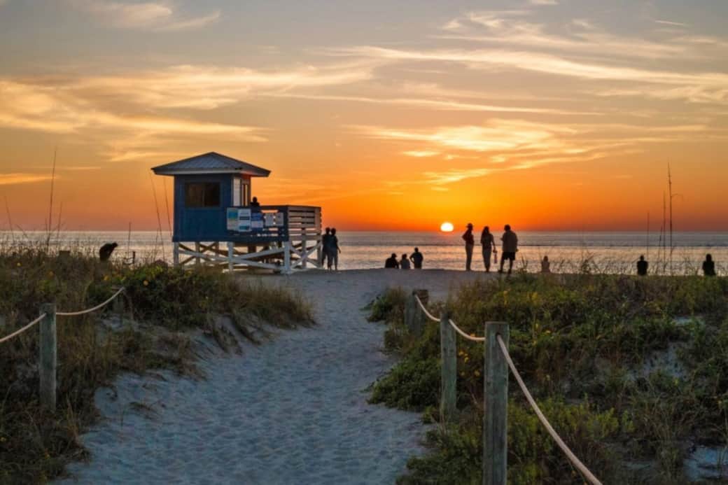 Manasota Beach sunsets 15 mins away! Manasota Beach sunsets 15 mins away!