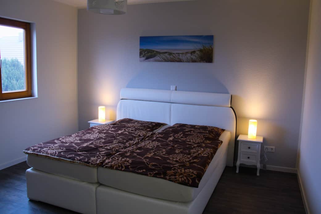 Schlafzimmer 1