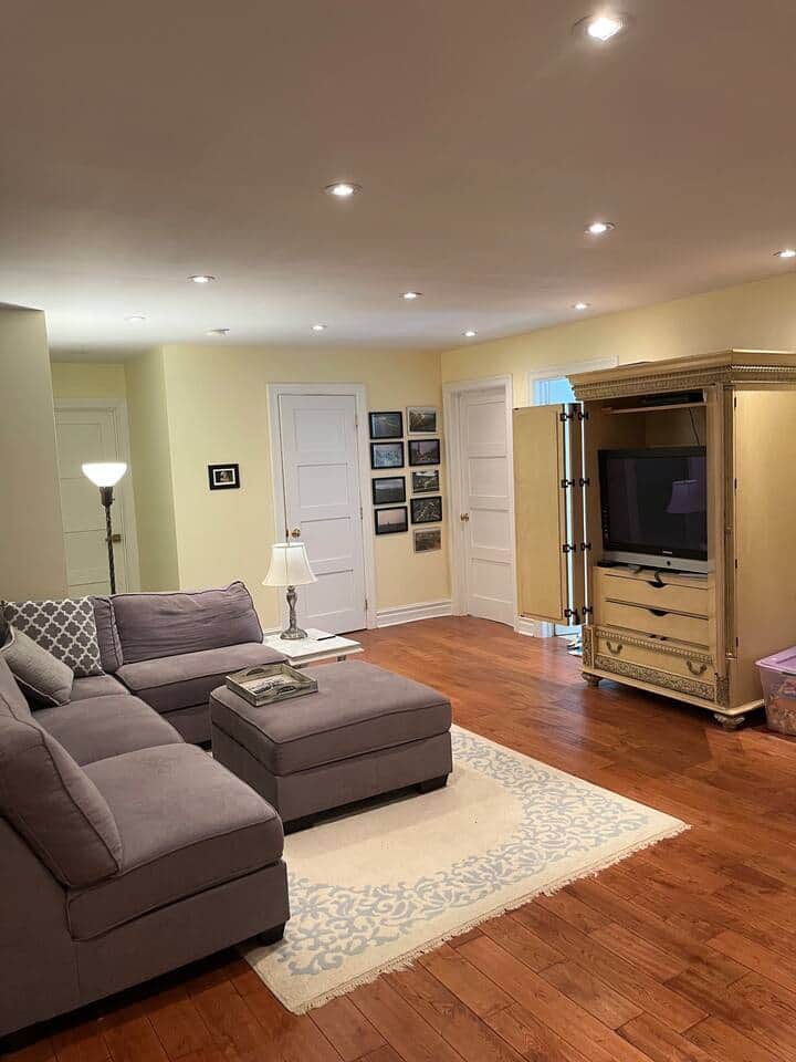 Second Floor TV viewing area surrounded by bedrooms. Available for full rental (the whole house).  Satellite TV with Netflix etc. 