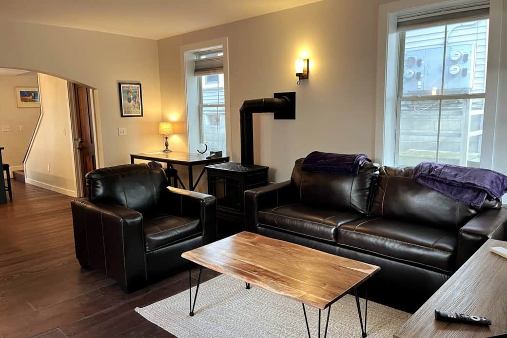 Decorated with charm, warmth, comfort, and functionality in mind. The perfect Airbnb set up, in a Vermont aesthetic. You will love the high ceilings too!