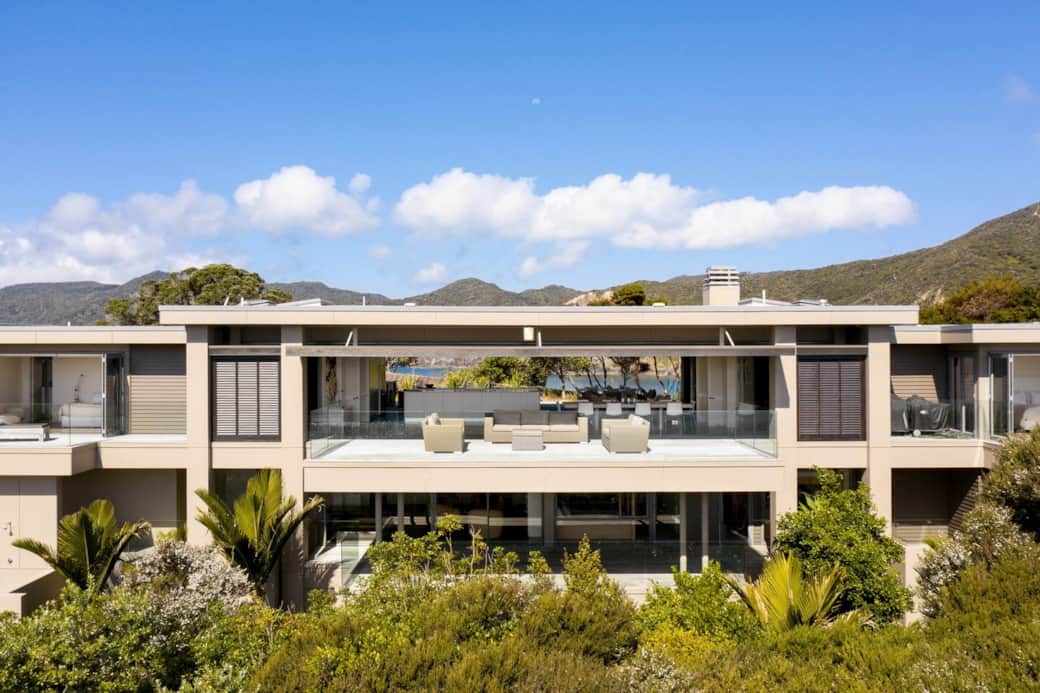 Looking through the beach house to Oke
