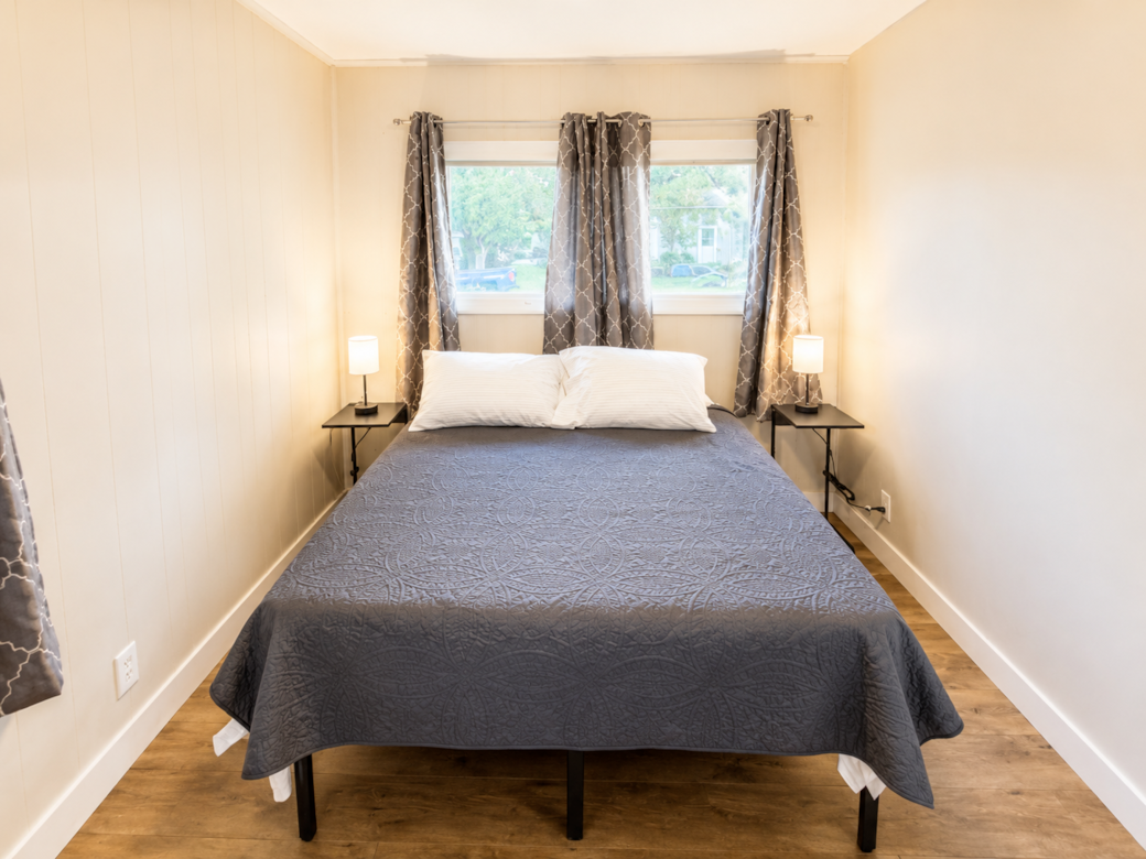 Queen size bed Queen size bed