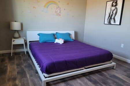Master bedroom - king bed