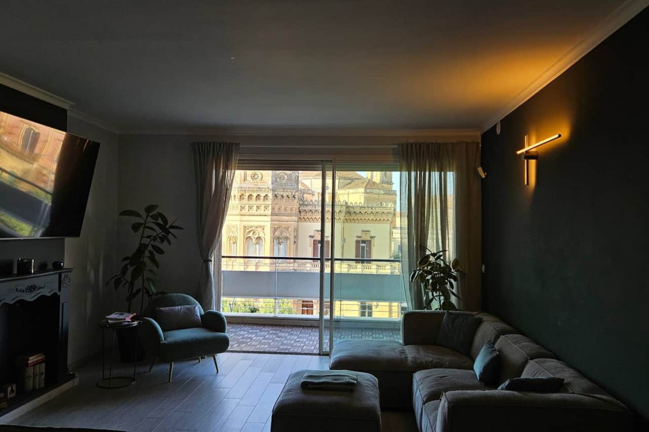 Spatious living room with classy furnitures and 75" TV and a panoramic view on historical villa indraccolo