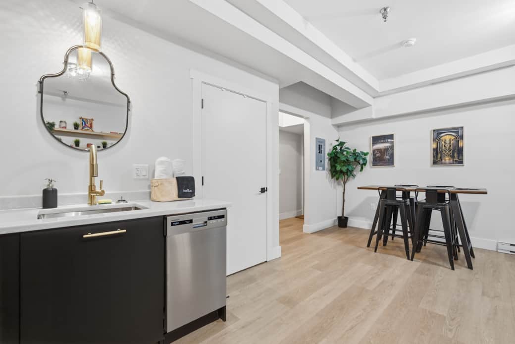 2155 Gottingen St-19 2155 Gottingen St-19