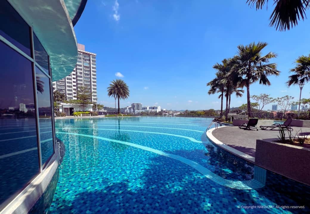 Take a refreshing dip in our stunning infinity pool with a view. Take a refreshing dip in our stunning infinity pool with a view.