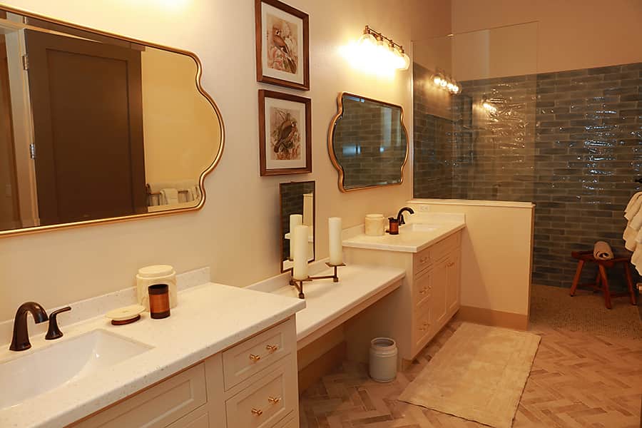 Main Villa Master Bedroom Bath 1
