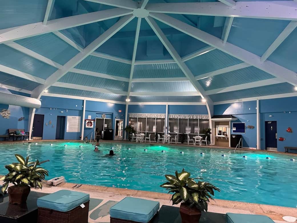 Indoor pool in Club House - 2 min away