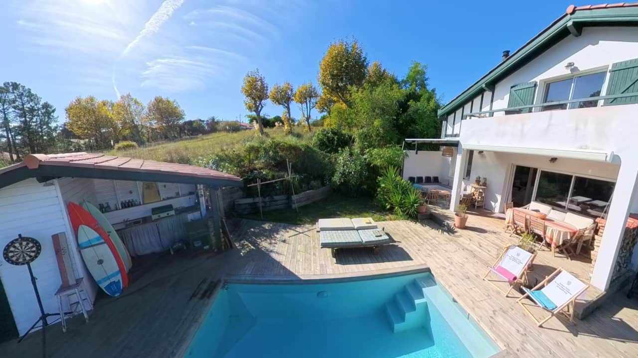 Cabane piscine et maison