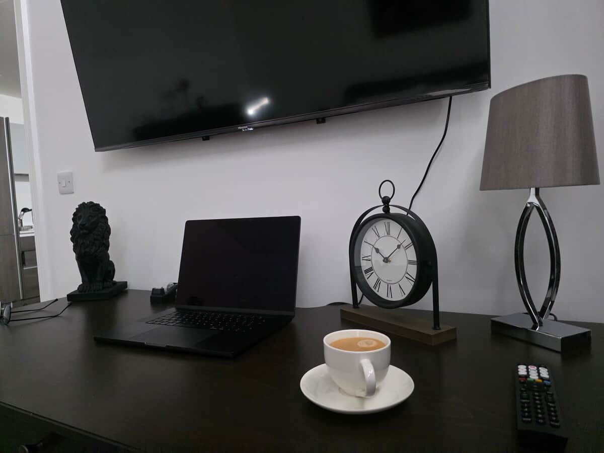 https://l.icdbcdn.com/oh/3f0976cb-4d78-46aa-96a8-66007c922aba.jpg?w=2080-0