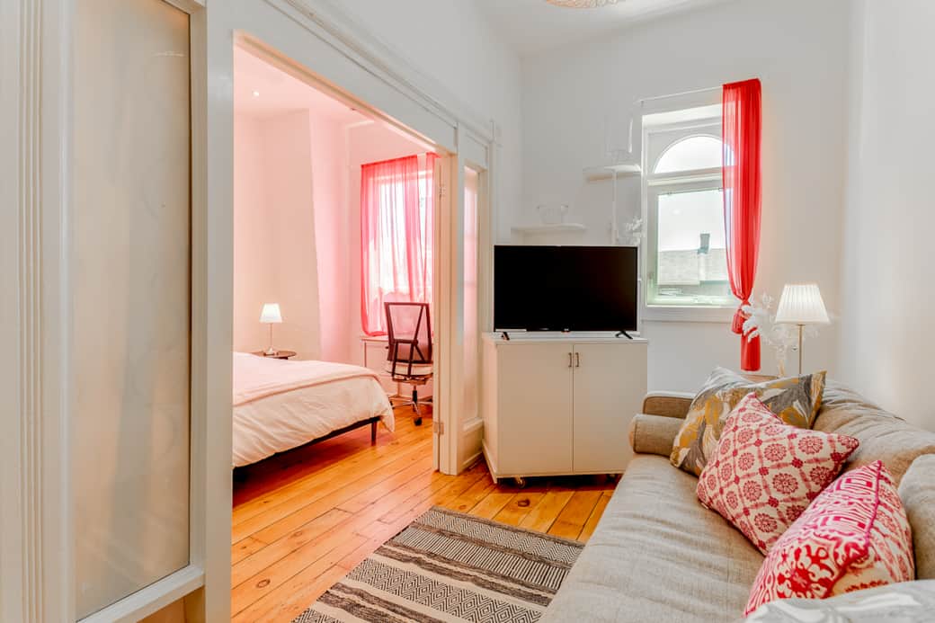 Comfortable furnished Toronto suite with natural light and smart TV 