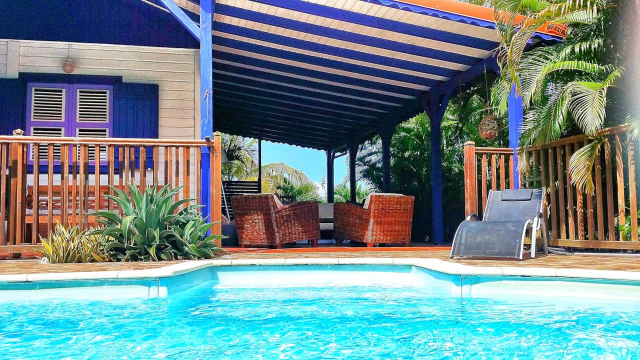 Villa Deshaies, its swimming pool and covered terrace