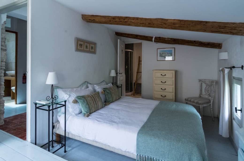 Chambre principale Ventoux avec salle de bains attenante