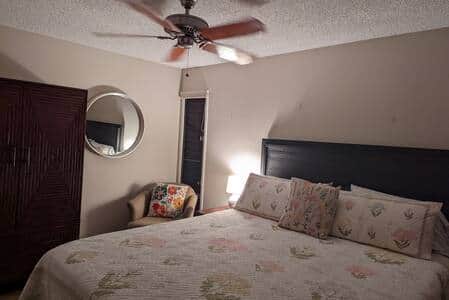 Second bedroom with California King bed