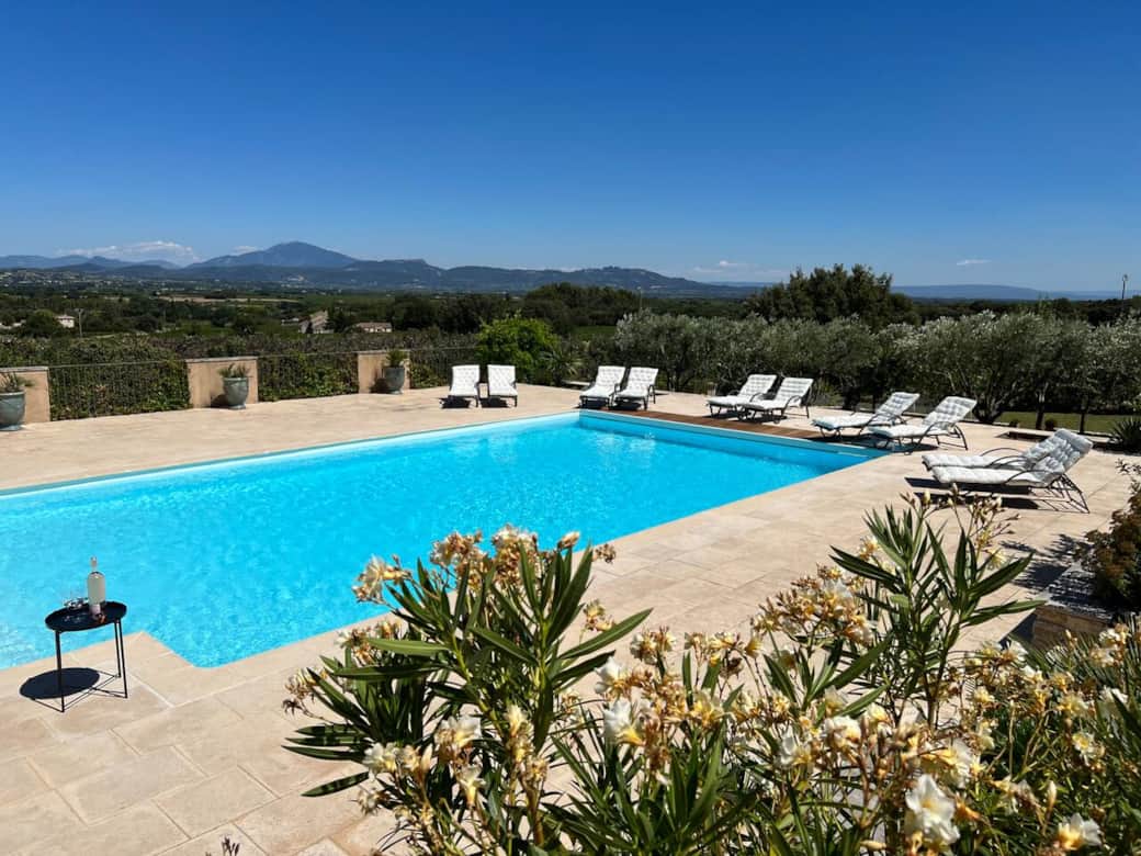 Vue Panoramique sur le Mont Ventoux et les Dentelles de Montmirail.
==> Piscine chauffée 14 X 7 m Vue Panoramique sur le Mont Ventoux et les Dentelles de Montmirail.
==> Piscine chauffée 14 X 7 m