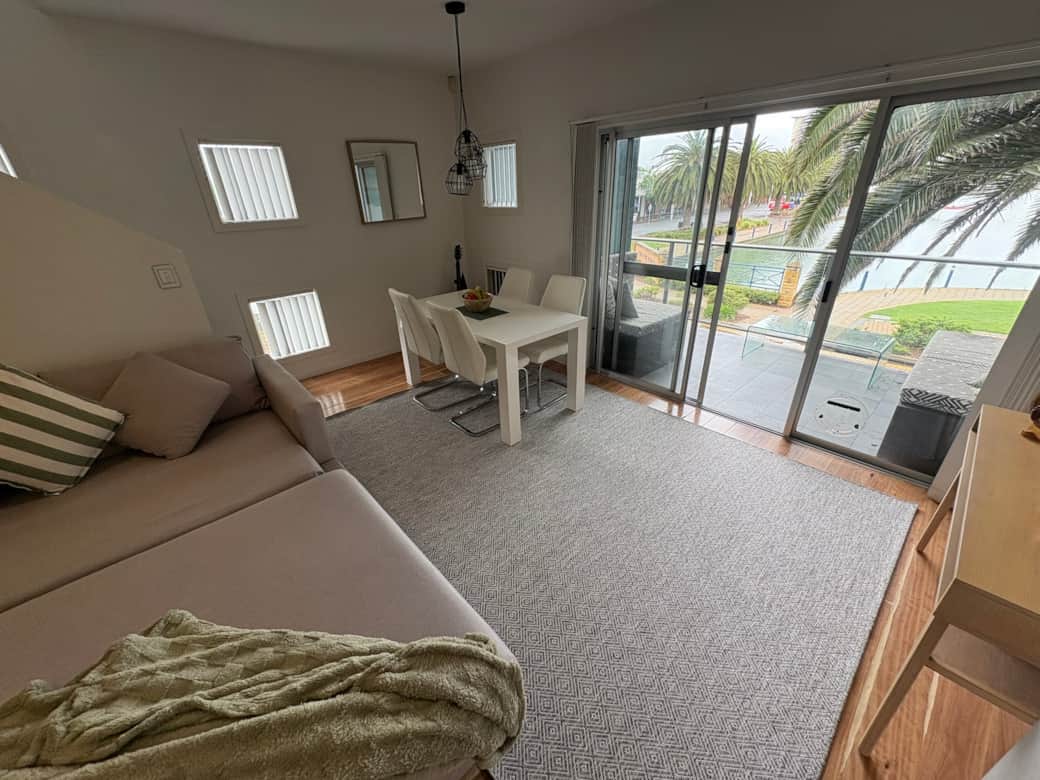 Living room with the lake view