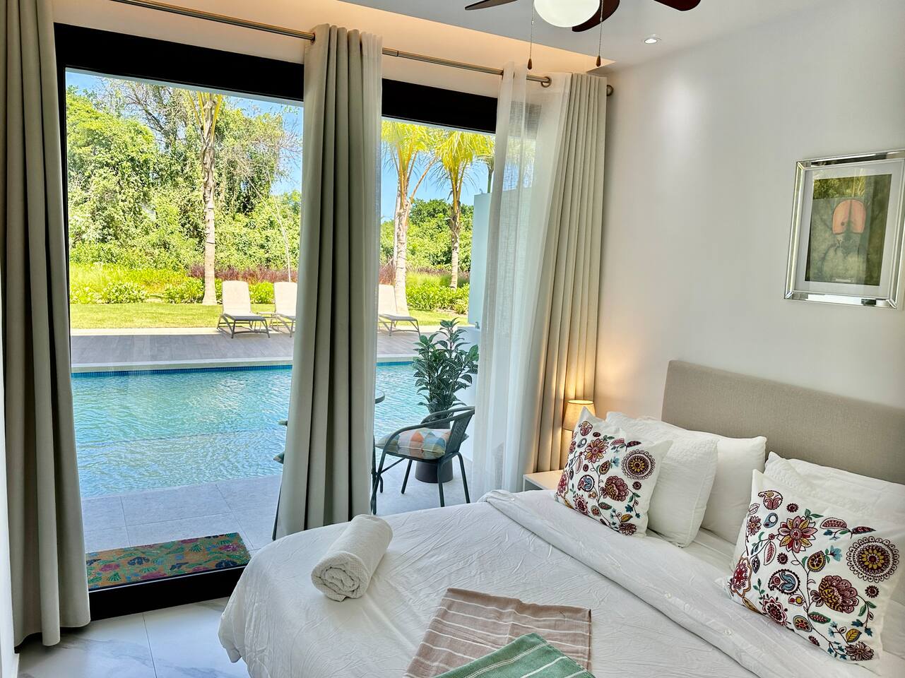Swim-up pool condo @ Cana Rock Universe, Cana Bay photo 3
