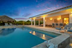 Palm Villa – Tuinpad en buitenruimte