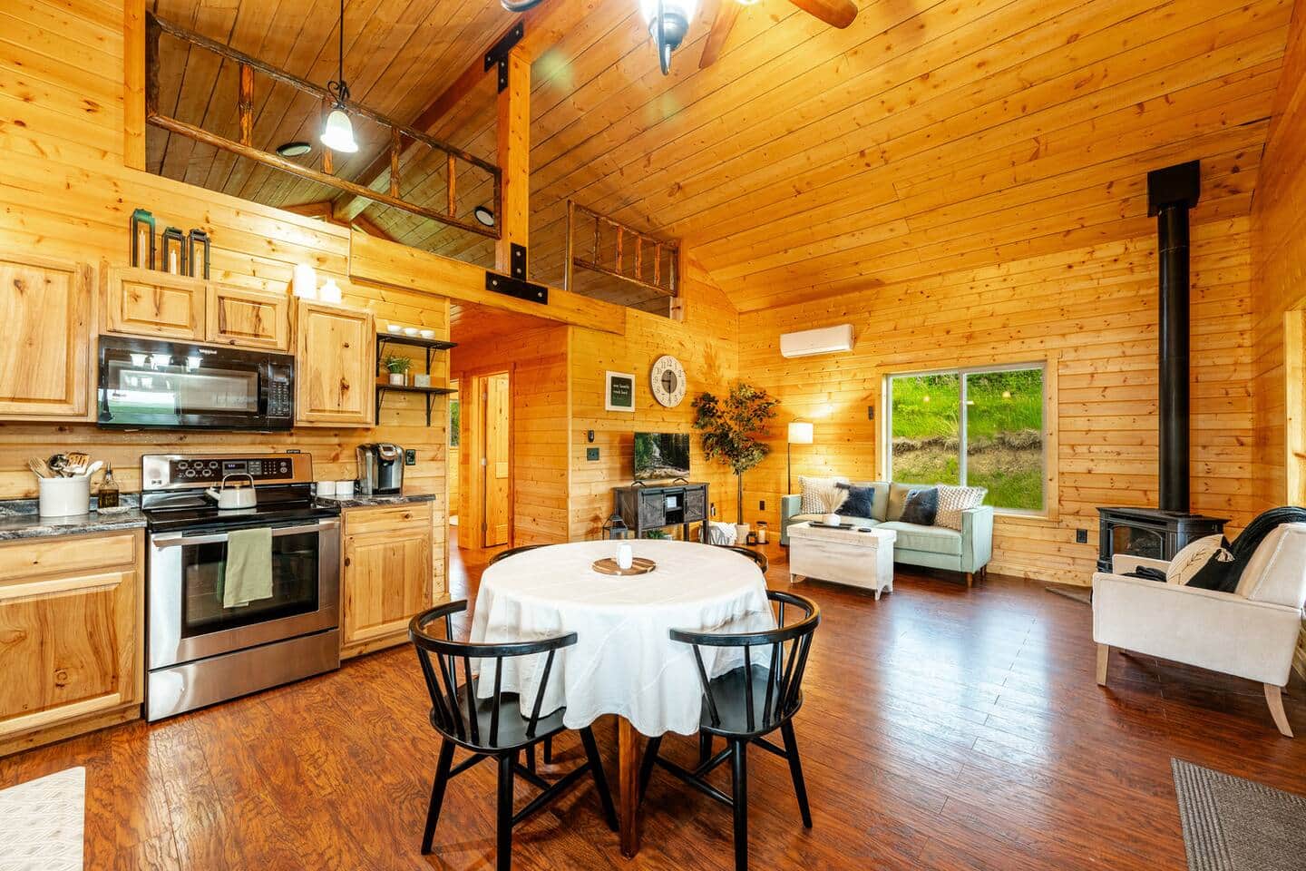 Magpie Cabin bedroom