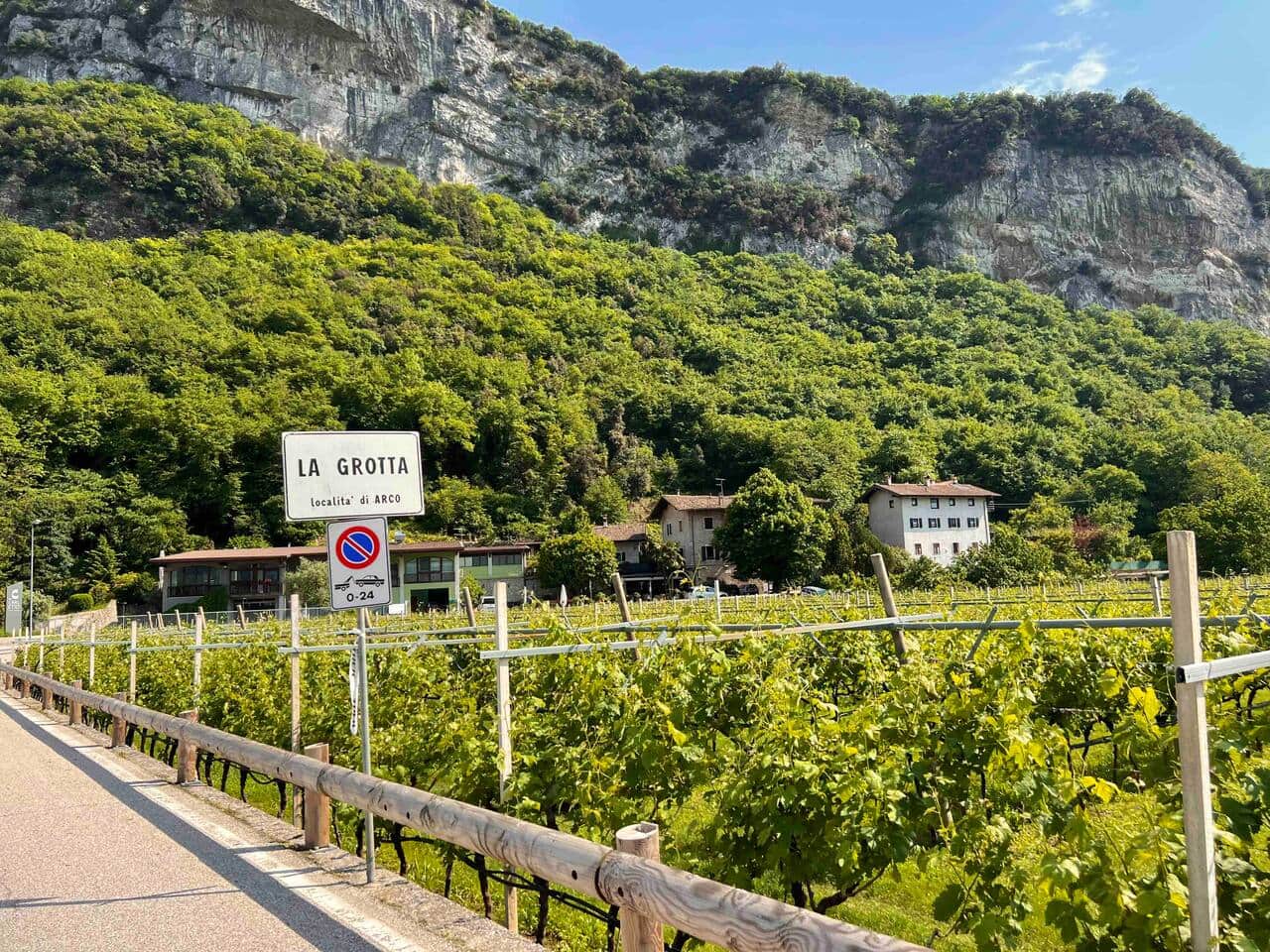 Grotta means cave in Italian. And there is our house. Right under the rock. On one side the cliffs of Monte Brione on the other the grape fields. On hot days it is pleasantly cool there. You should go there! Just along the road! You're almost home.
