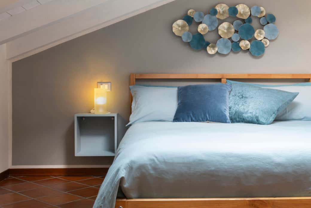 In this intimate and welcoming space, the sky becomes your last thought before sleep.