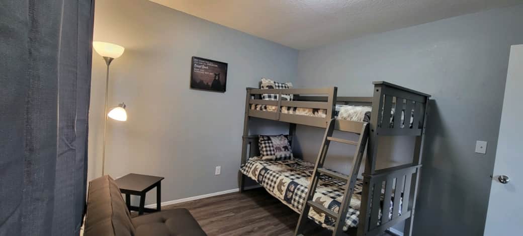 Twin Bunk room with Full futon