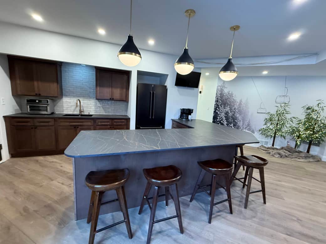 Lower Level Bar : Kitchen