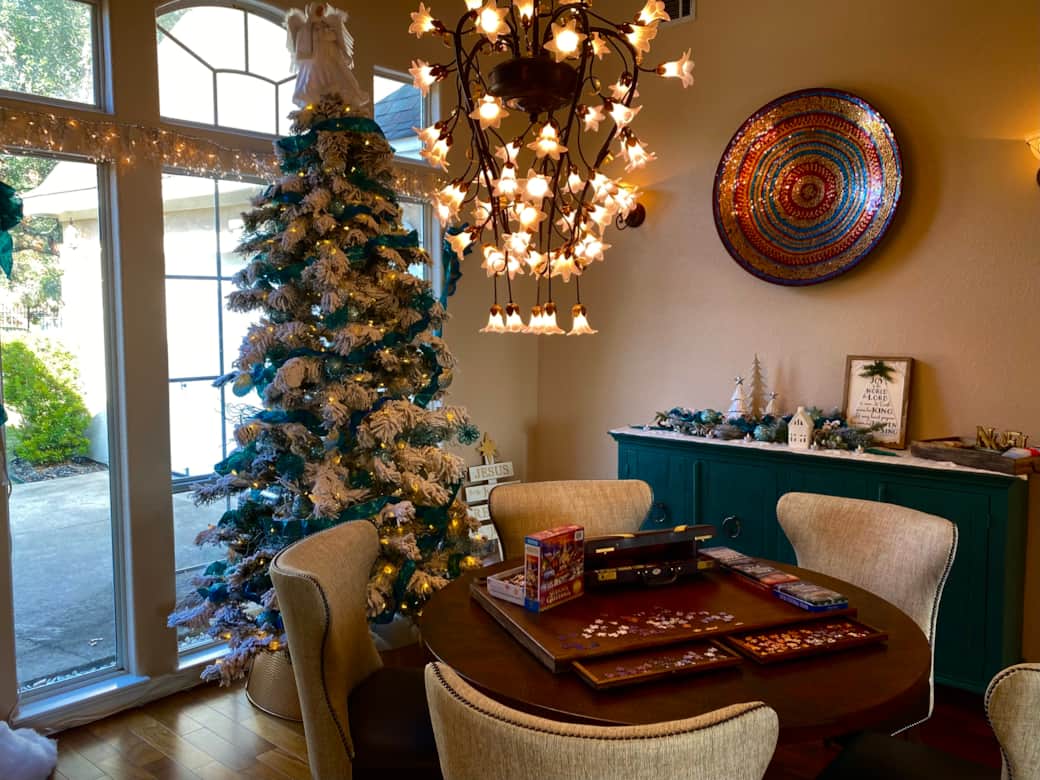 Festive Christmas Decorations for the Holiday Festive Christmas Decorations for the Holiday