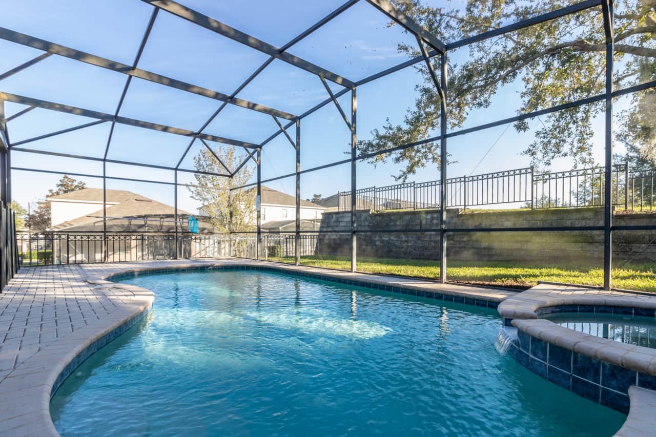 Beautiful pool and spa - Citrus and Sage