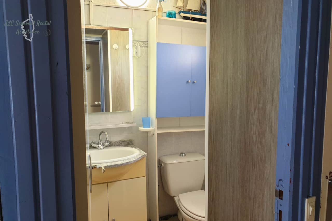 Ingang van de badkamer