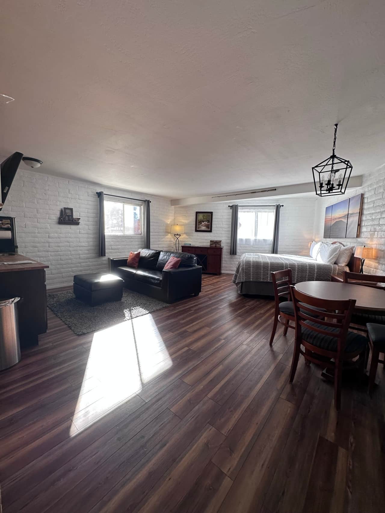 King Suite w/ Kitchenette